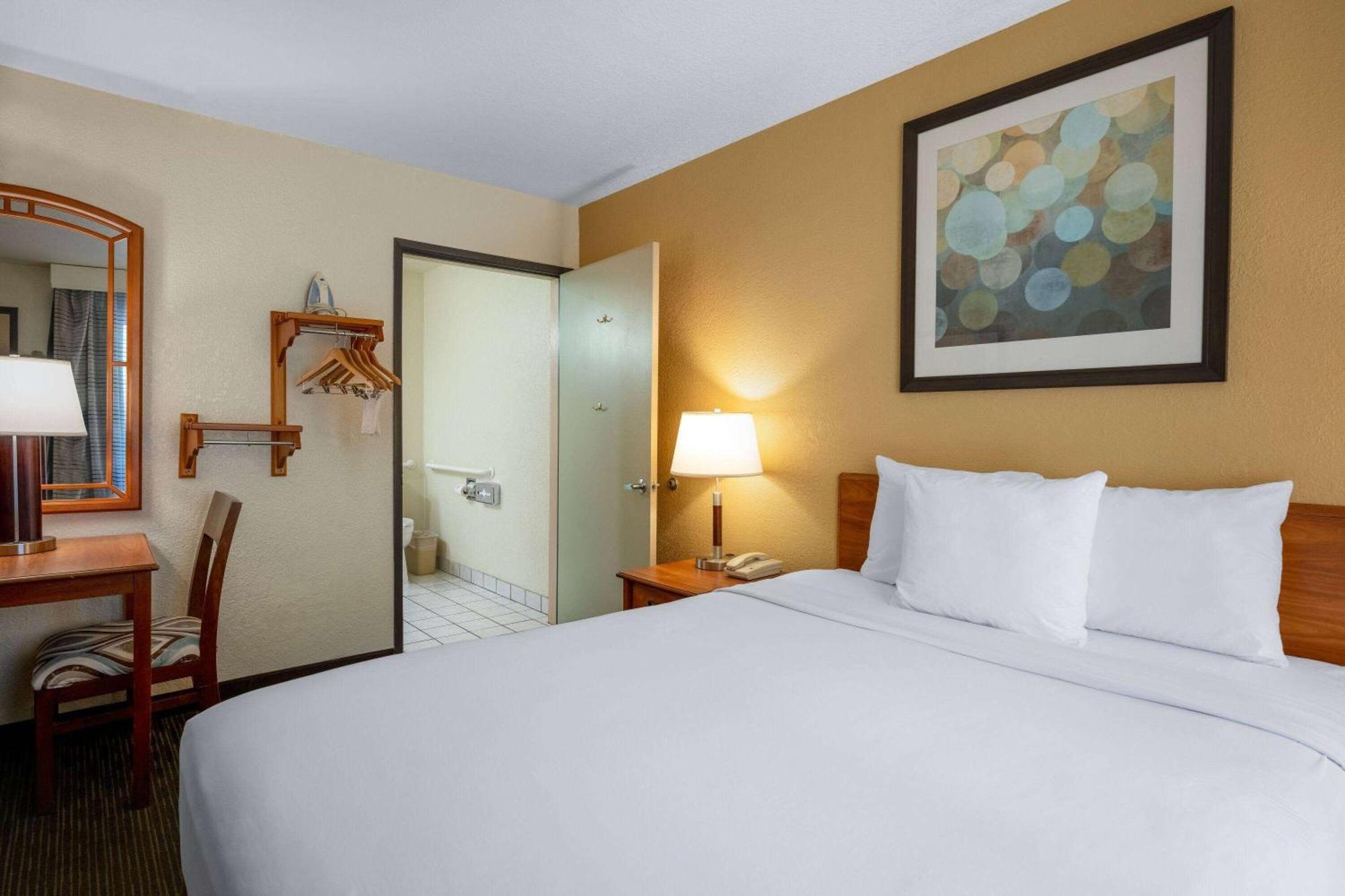 Days Inn By Wyndham Encinitas Moonlight Beach Extérieur photo