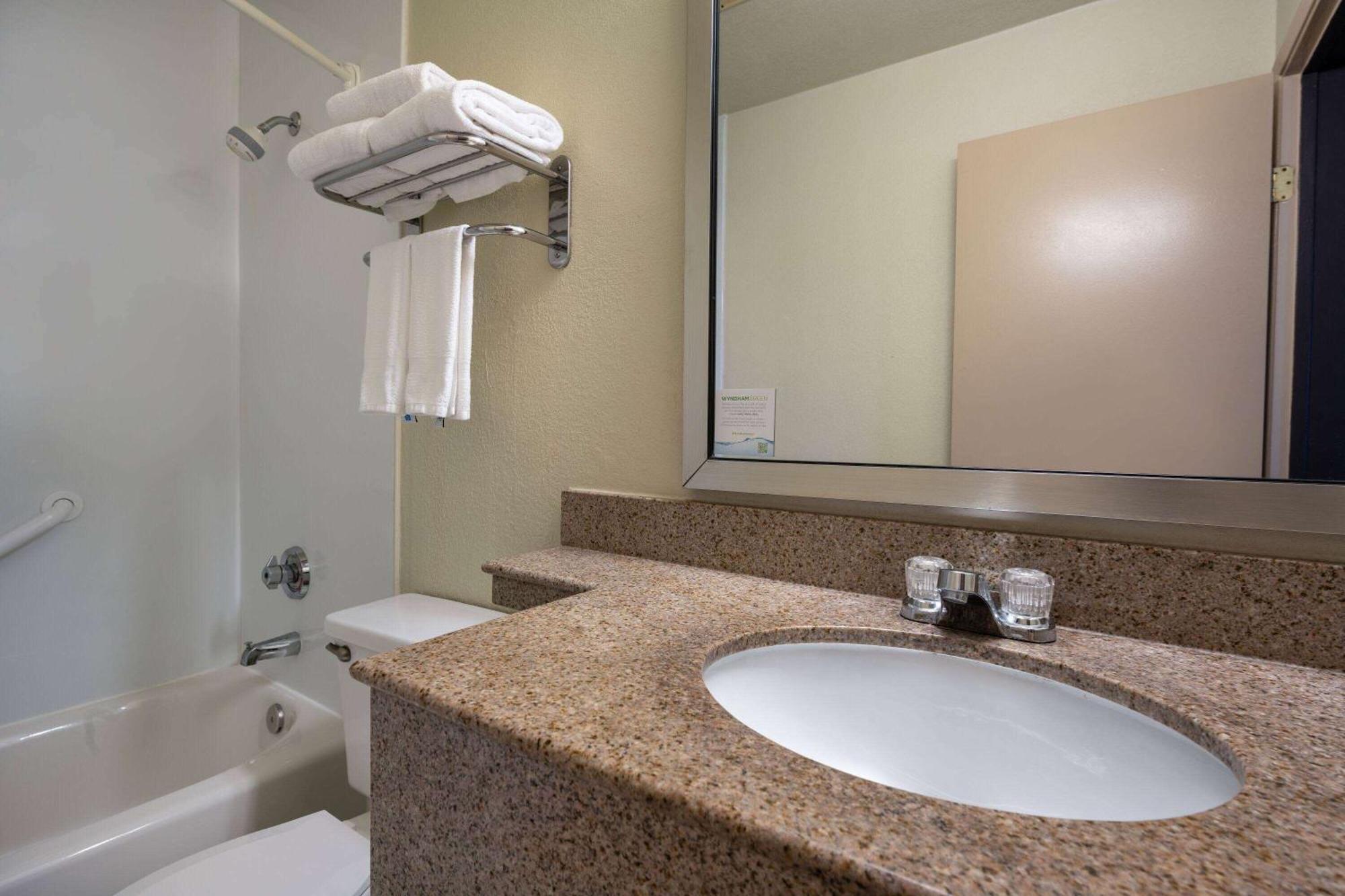 Days Inn By Wyndham Encinitas Moonlight Beach Extérieur photo