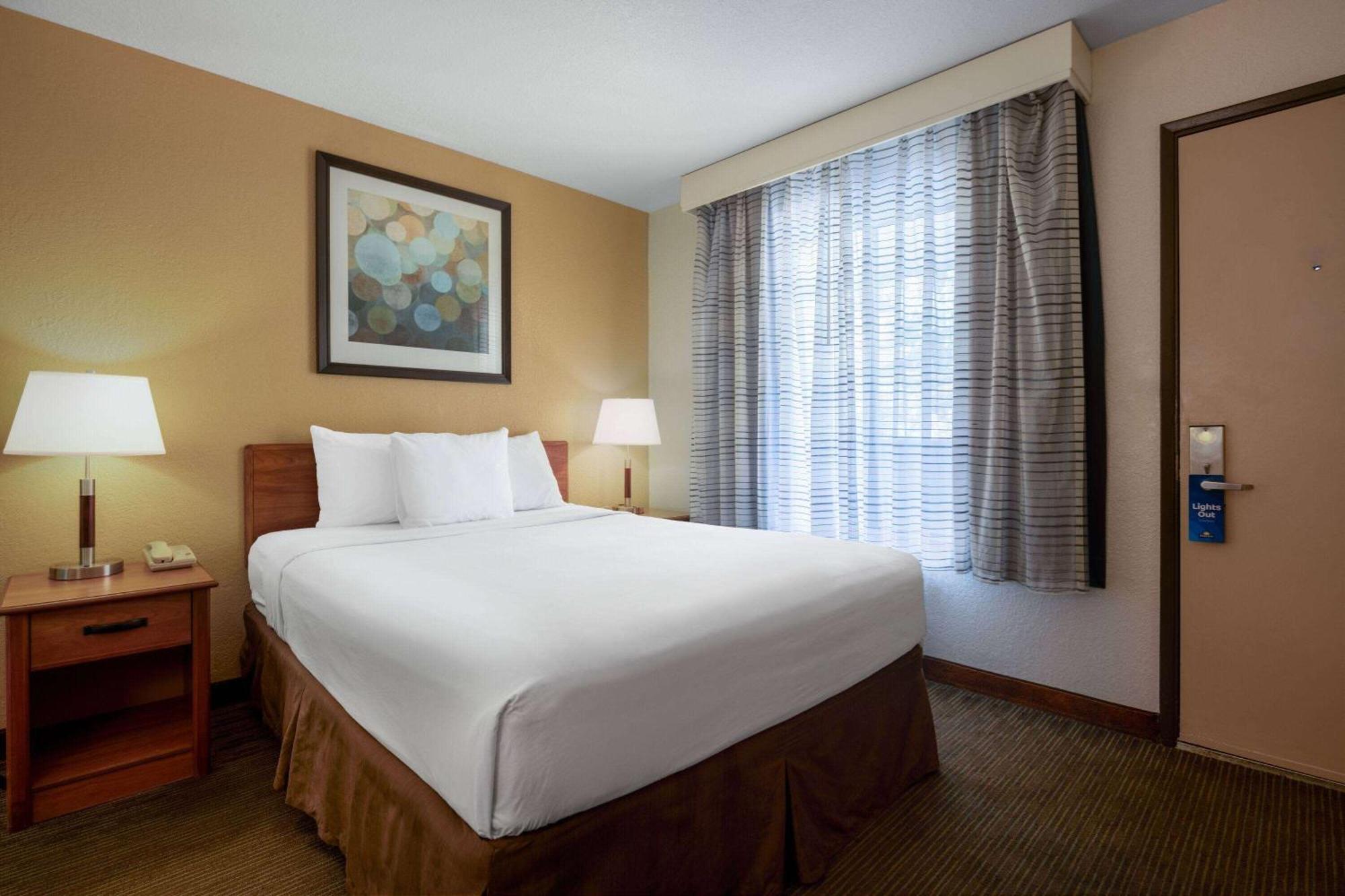 Days Inn By Wyndham Encinitas Moonlight Beach Extérieur photo