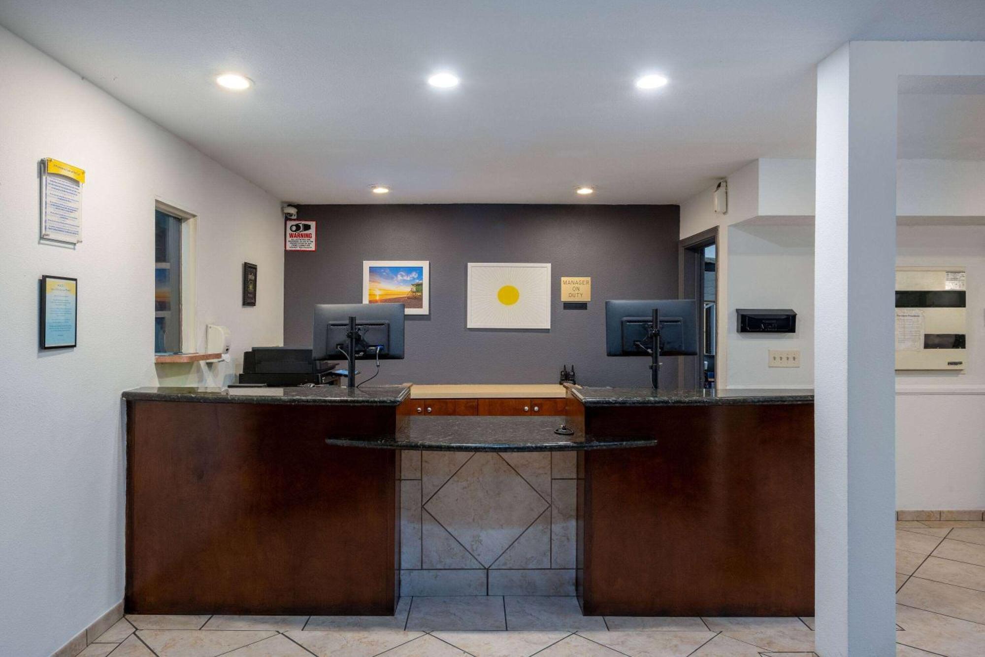Days Inn By Wyndham Encinitas Moonlight Beach Extérieur photo