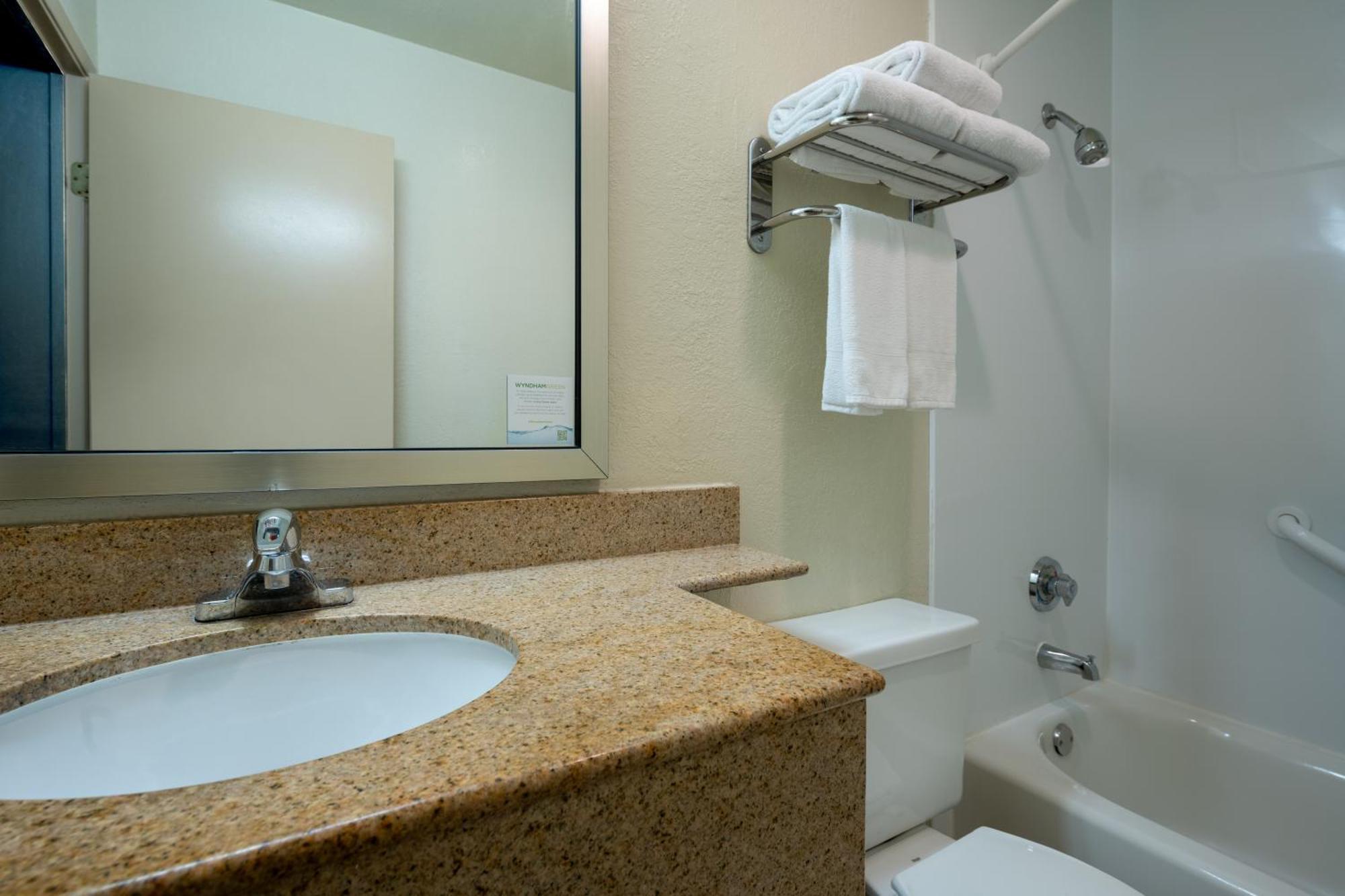 Days Inn By Wyndham Encinitas Moonlight Beach Extérieur photo